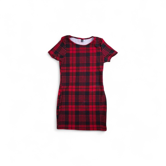 SHEIN Dresses & Skirts - SHEIN Red Black Plaid Bodycon Dress Short Sleeve Round Neck Size L